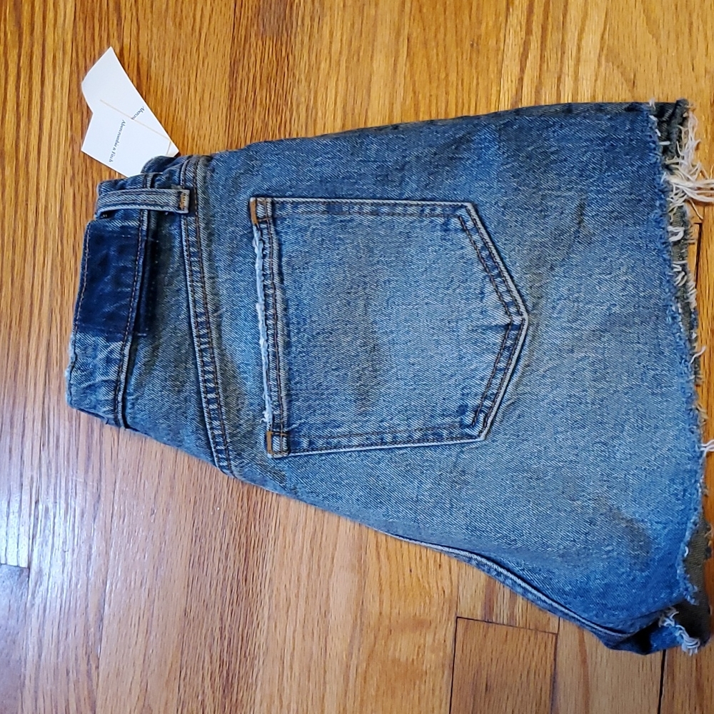 NWT A&F High Rise Mom Short - Picture 3 of 3